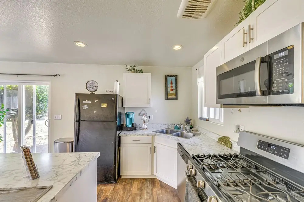 2 Mi to Old Town: House w/ Grill in Eureka!