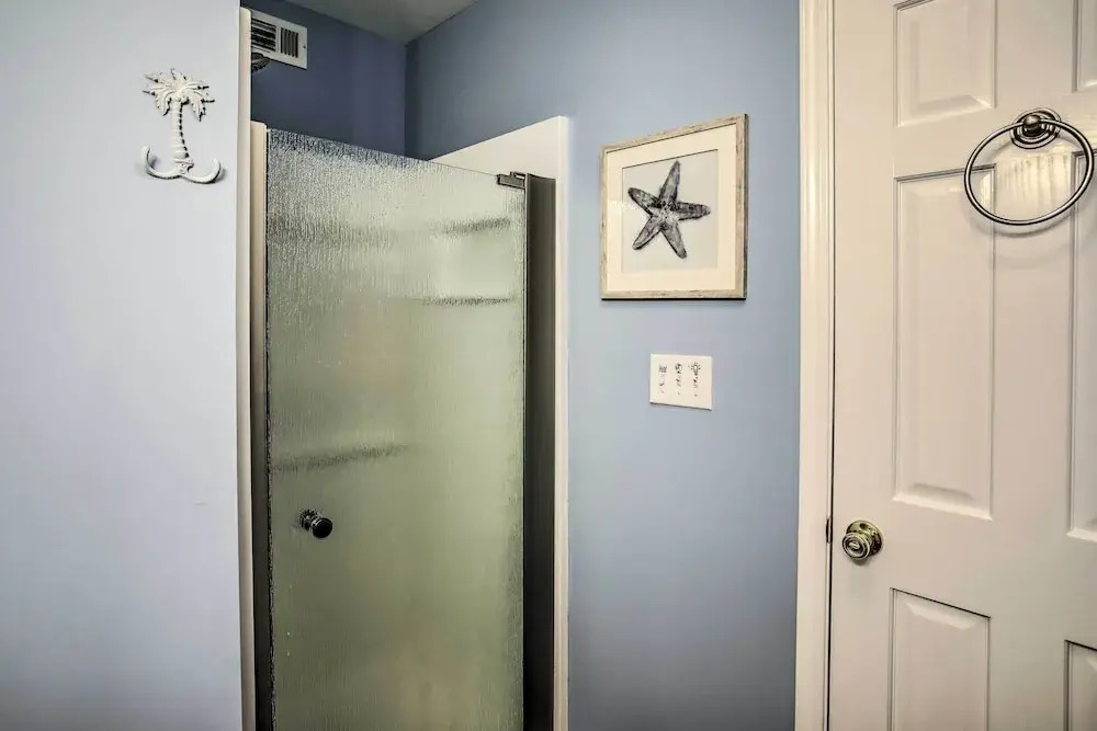 Pelicans Watch Beachfront Condo With Ocean Views!