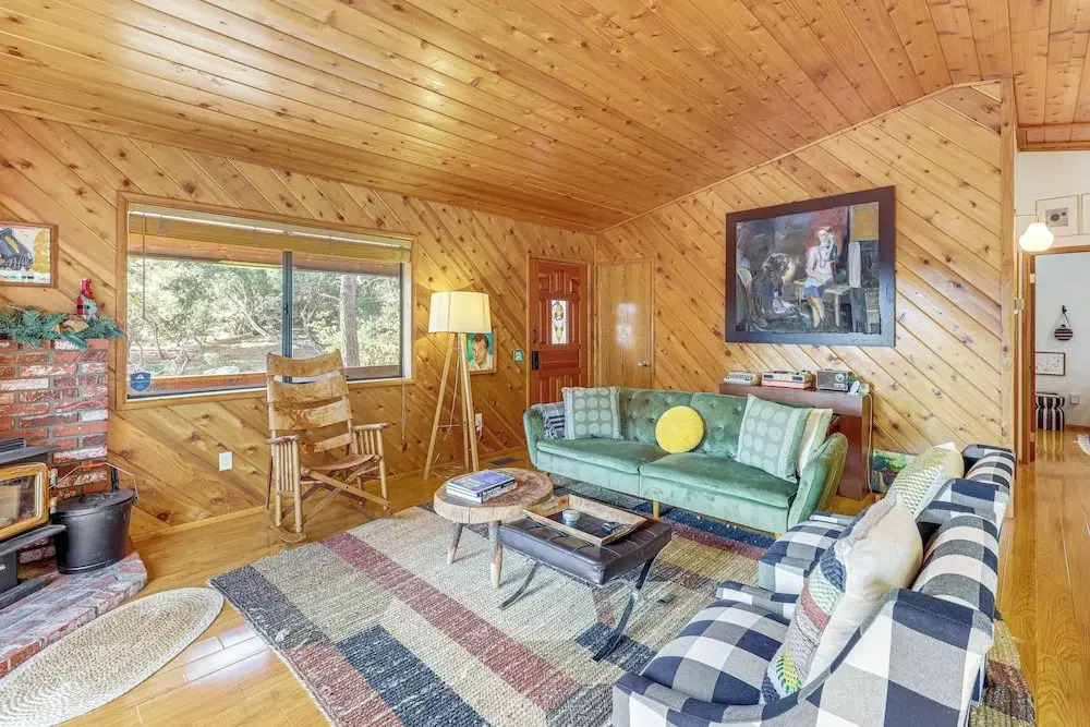 Idyllwild Cabin w/ Deck & Tahquitz Peak Views
