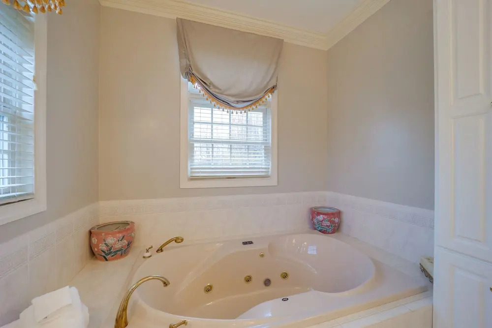 Immaculate Boone Villa w/ Entertainment Lounge