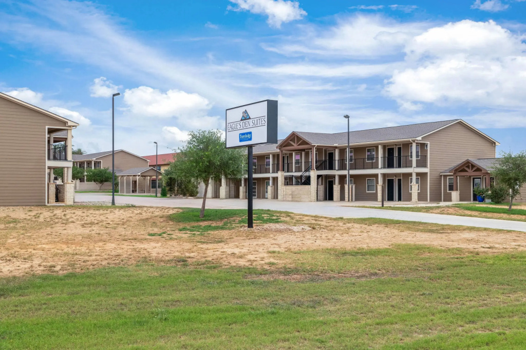 Eagles Den Suites Carrizo Springs a Travelodge by Wyndham