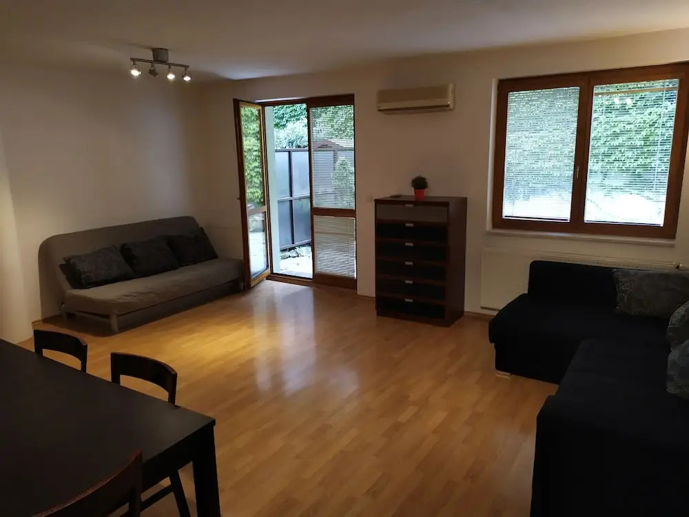 Kate&Jenny-Two-level apartment Old Town