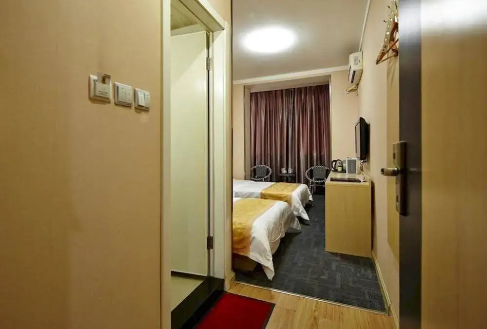 Super 8 Hotel Jinan Railway Station Square