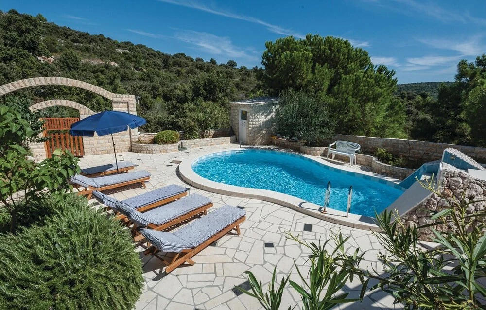 Beautiful Home in Sevid With Wifi and 4 Bedrooms