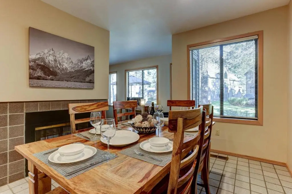 22 Eaglewood Condo