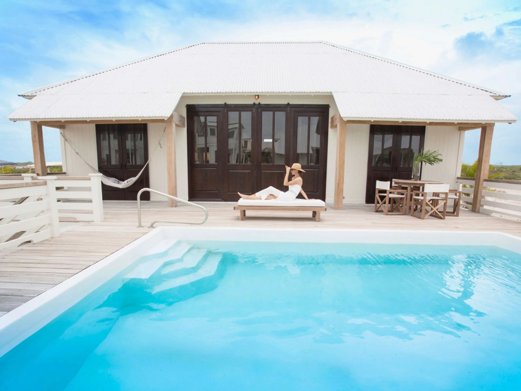 Mahogany Bay Resort and Beach Club, Curio Collection