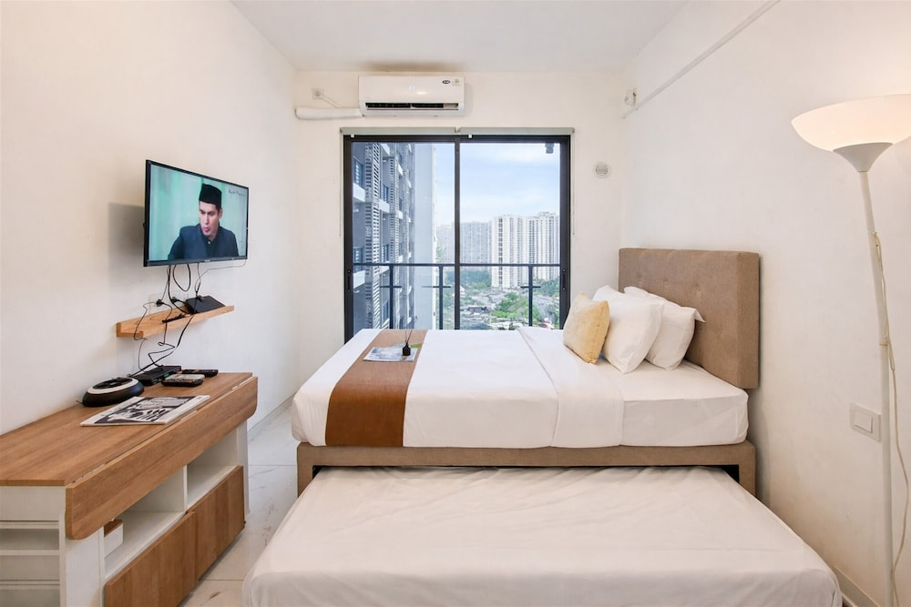 White Tone Studio For 2 Pax At Sky House Bsd Apartment