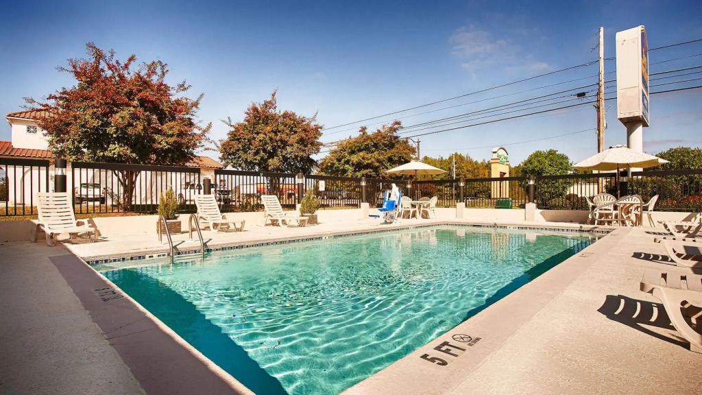 Americas Best Value Inn & Suites Bastrop