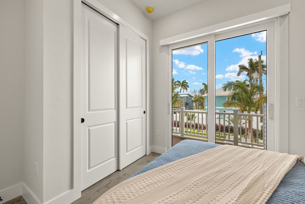 5583 Sun & Salt Retreat: 5br/4.5ba New Pool Home! 5 Bedroom Home