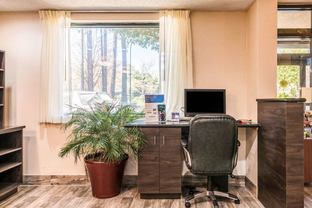 Lake Norman Inn and Suites