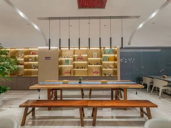 Yiju Life Hotel (Yuyao Station Wucaicheng)