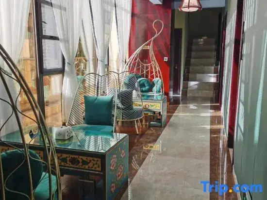 Yiyinju Holiday Hotel