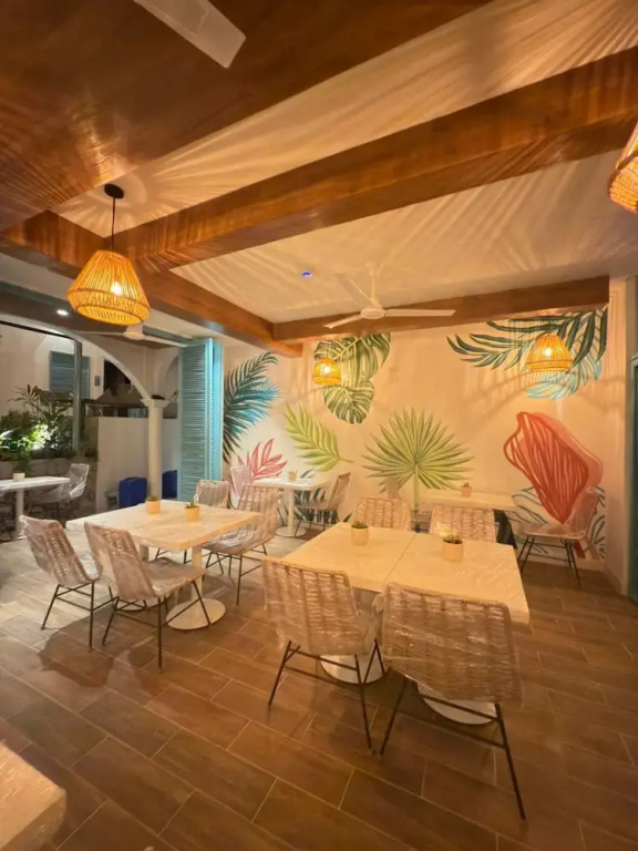 Adra Hostal Peten