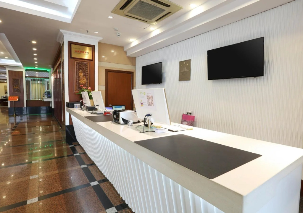 Riverside Hotel