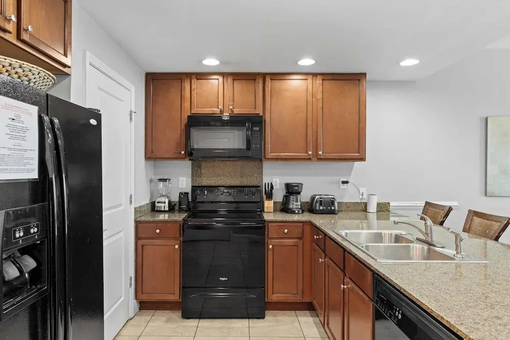 Sterling Breeze #604 Beachfront Condo w/ Balcony, Pool, Hot Tub & Pier Park