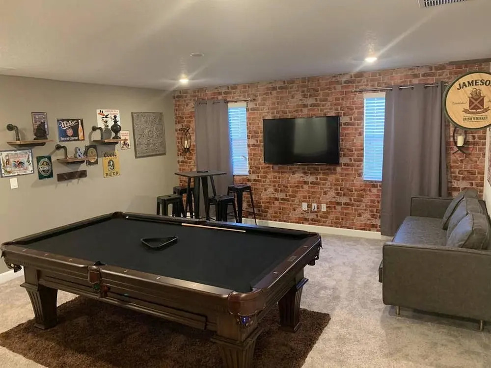 Gorgeous Single Home With Pool and Game Room Sl2953