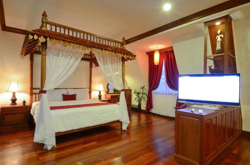 Royal Crown Hotel & Spa