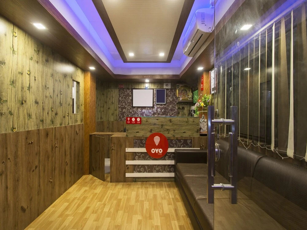 OYO 9906 Hotel Hill Top House