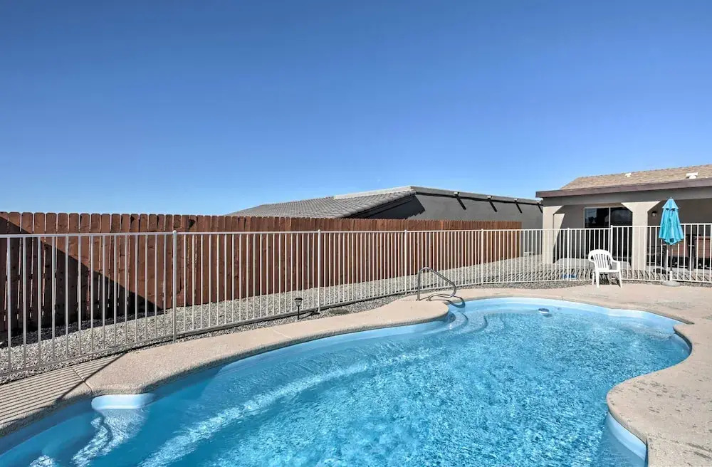< 3 Mi to Lake Havasu: Home w/ Patio & Grill!