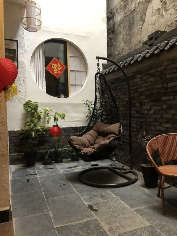 Fenghuang Little Bear Family Guest House