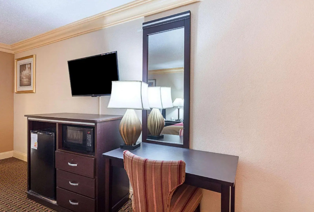 Rodeway Inn & Suites Birmingham I-59 exit 134