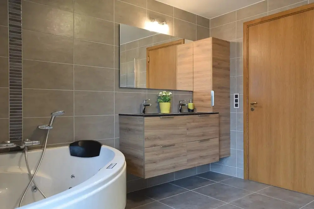 Pretty Cottage with 2 Bathrooms near Neufchateau