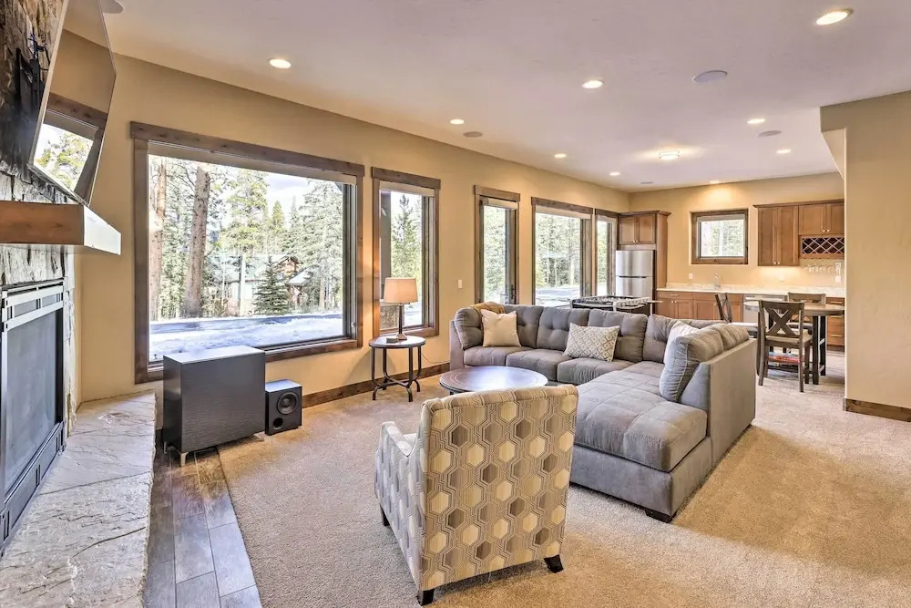 3 Fireplaces & Mtn View: Luxe Home in Breckenridge