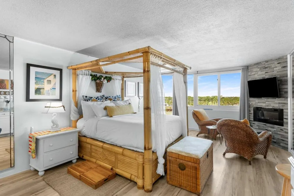 Top of the Gulf 620 Beachfront Couples Retreat