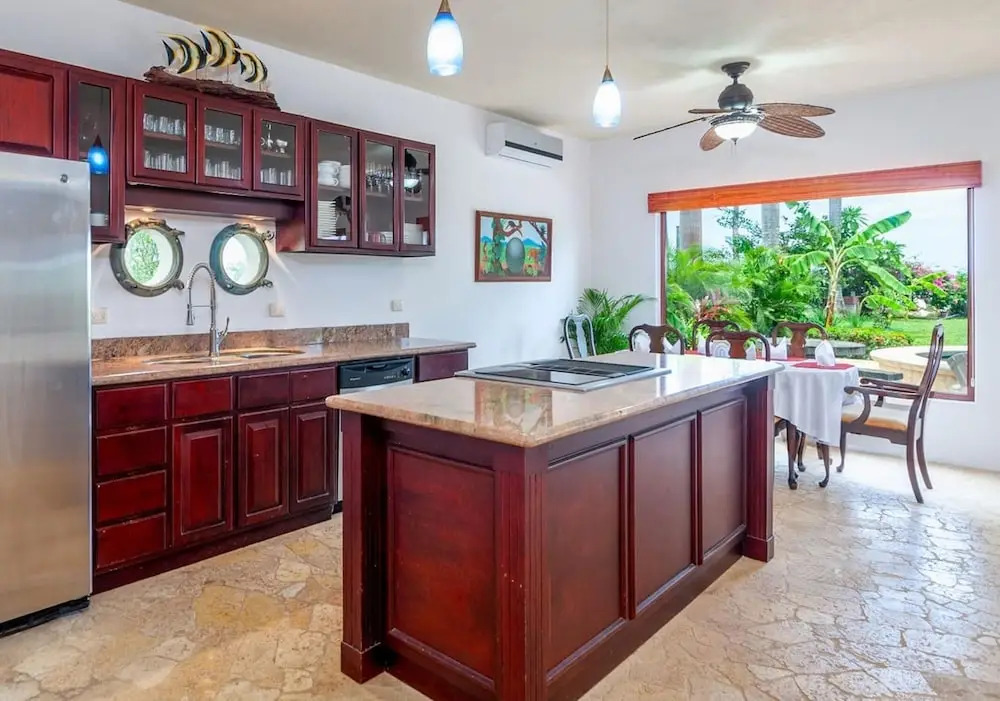 Casa Tigre - Large 7 bedroom Oceanfront Retreat Home