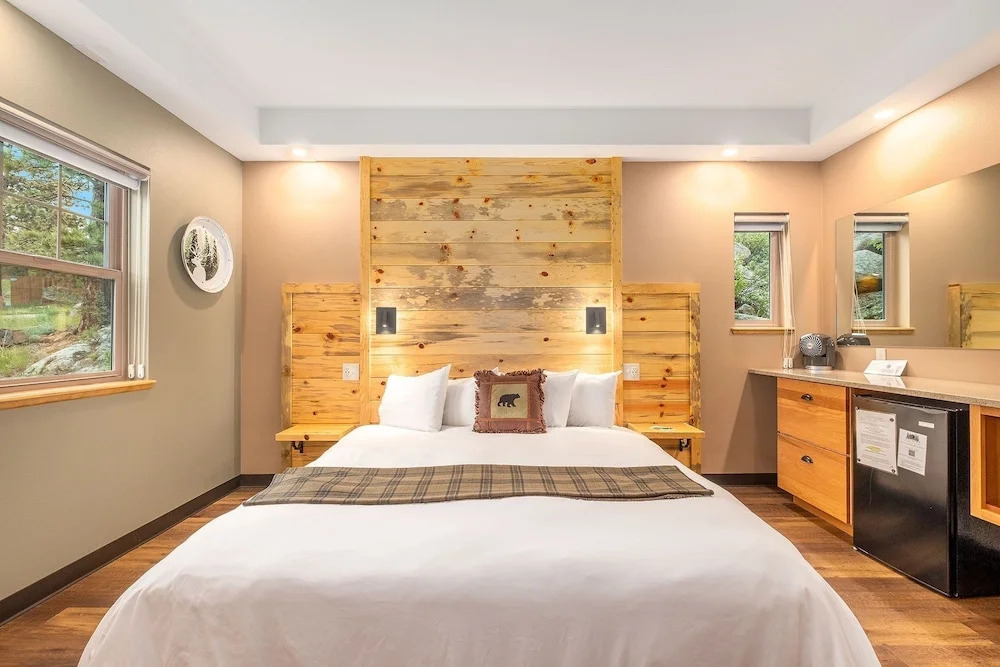 Solitude Bear Room Ada 103 - Estes Park 1 Bedroom Studio by RedAwning