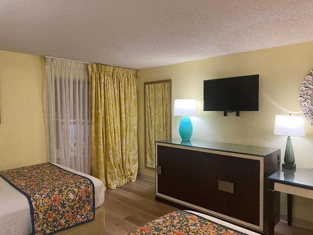 Lincoln Inn Express Hotel and Suites