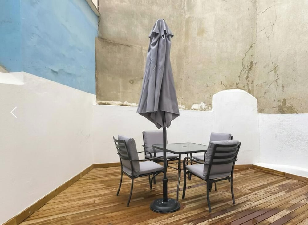 Modern Lisbon Apartments by Soulplaces