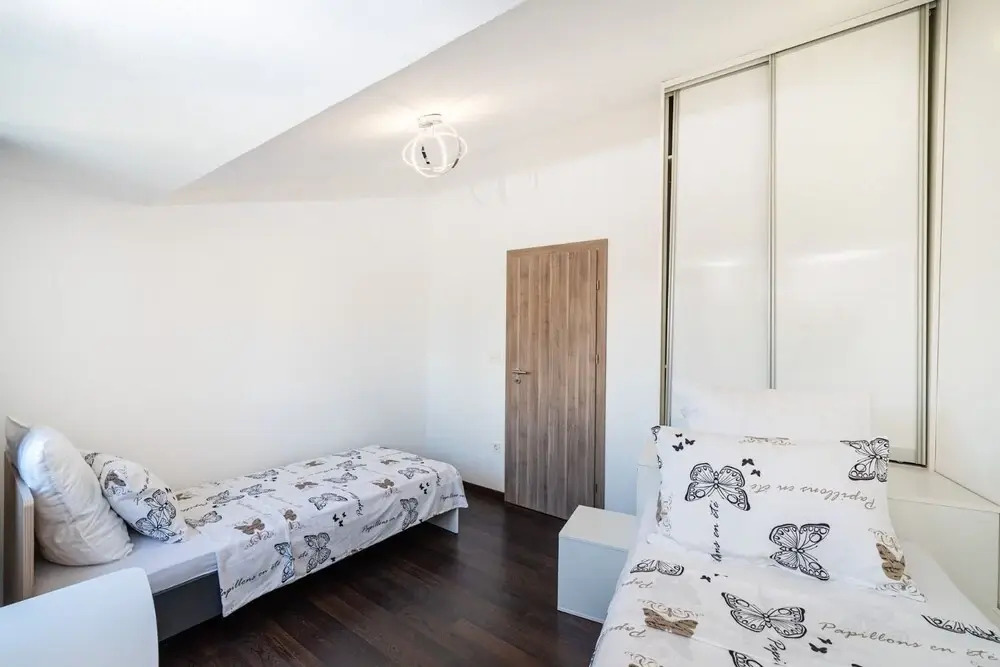 Tome - Comfortable & Modern - H