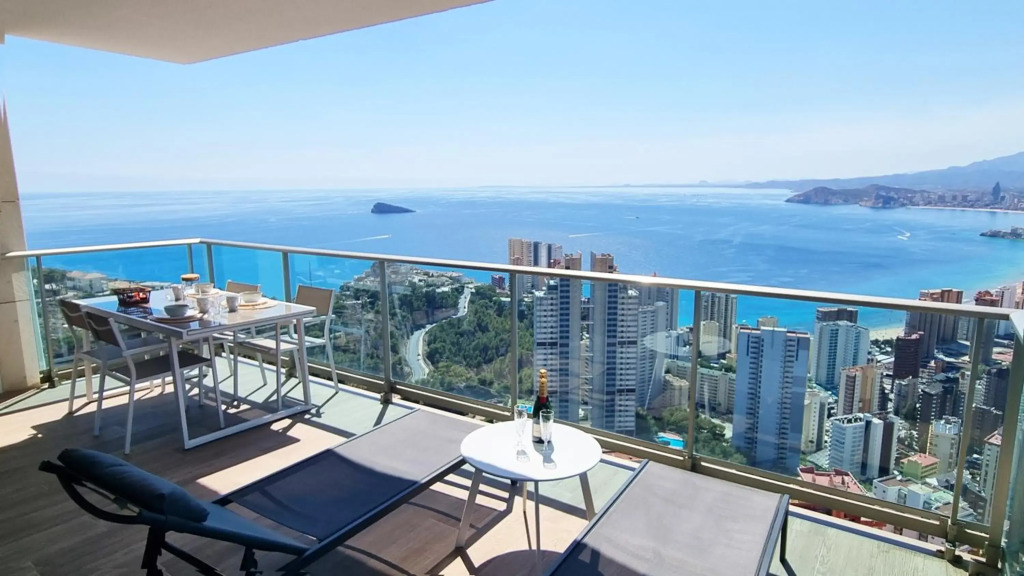 Skyscraper apartment with panoramic views - floor 38