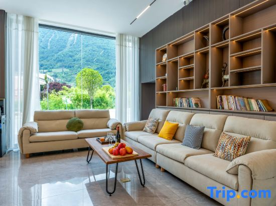 Jikong Wangxue Resort Hotel (Hailuogou Glacier Forest Visitor Center)