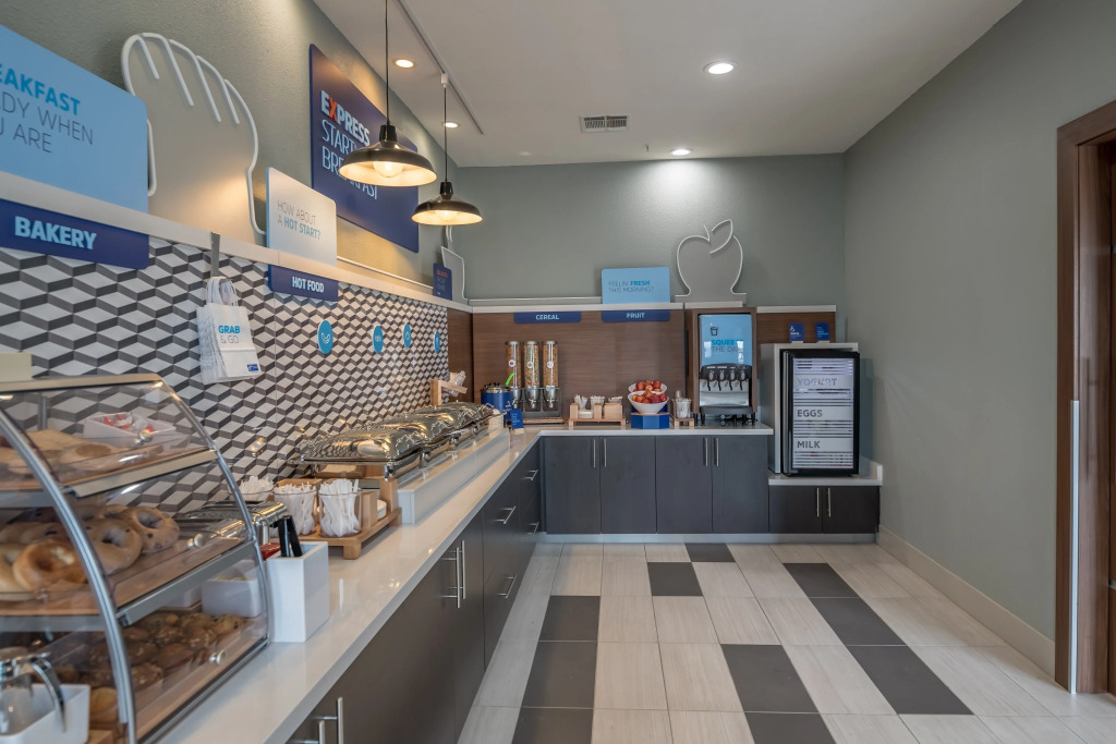 Holiday Inn Express & Suites N Waco Area - West by IHG
