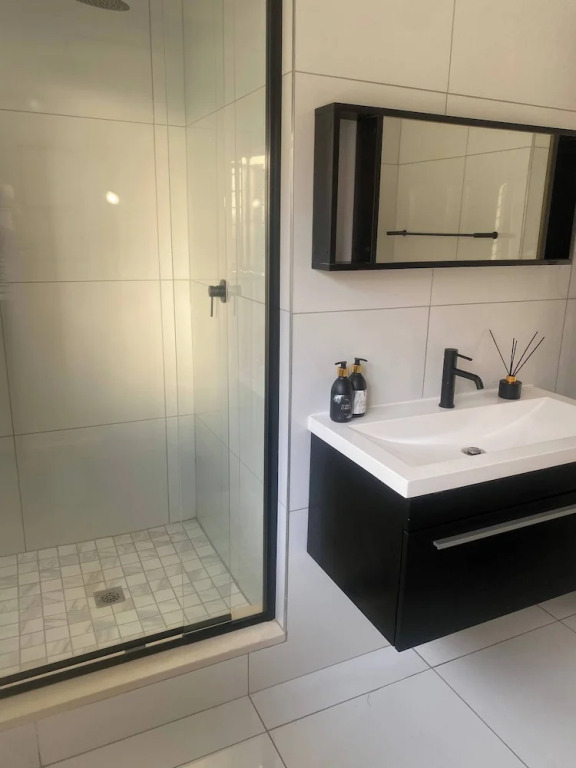 2 Bedroom Apartment Near Monte Casino