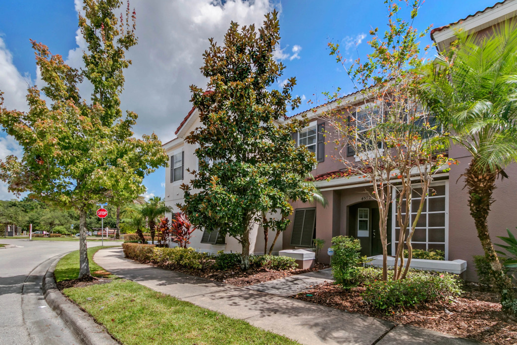 3 Bedrooms 2 Bathrooms Bella Vida 4552 Al