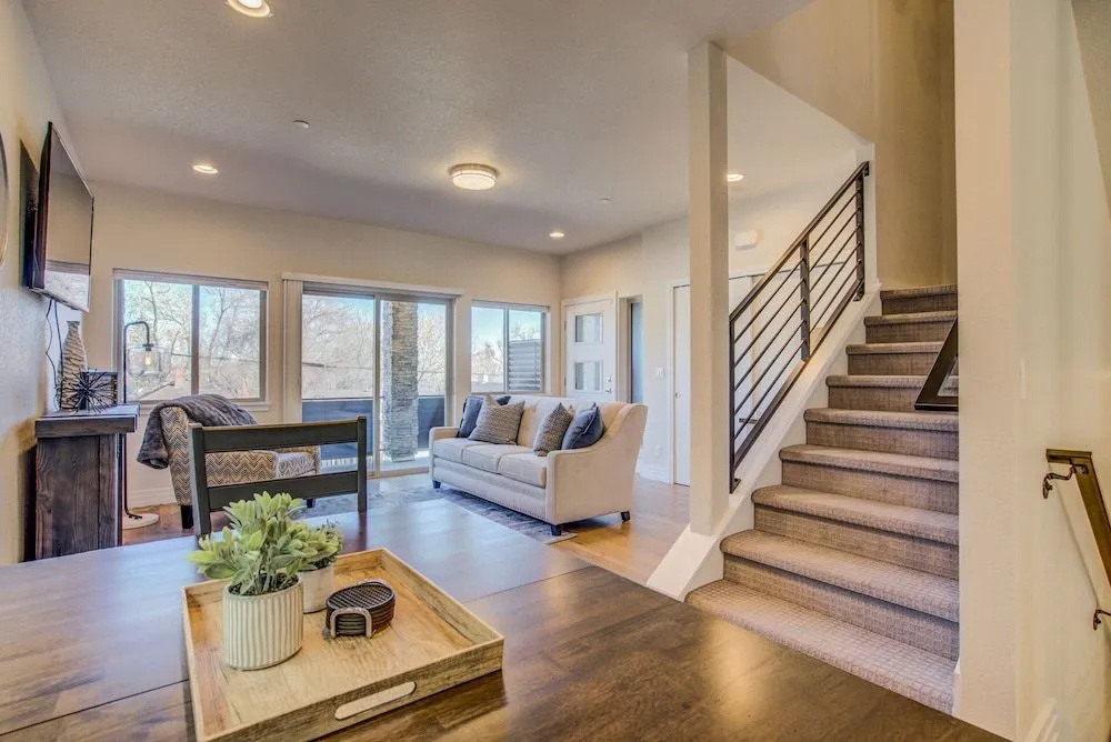 Downtown Skyline Rooftop Patio Modern Townhome