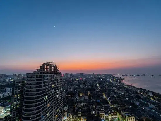 Huatian·Hai Mansion Seaview Holiday Homestay (Beihai Old Street Underwater World Branch)