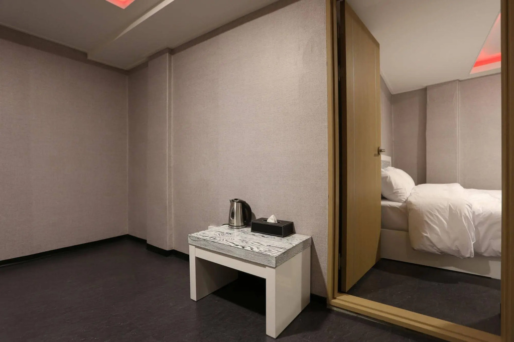 Top Hotel Myeongdong