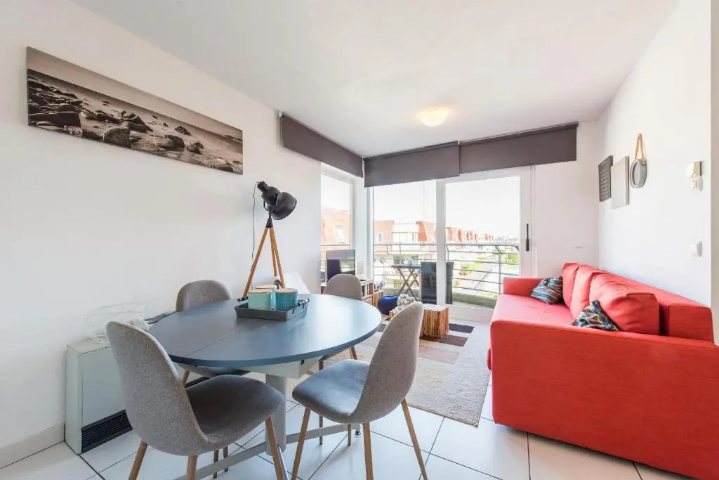 Modern Apartment with Terrace & public Pool