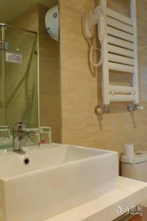 Cocoa Hotel (Zhengzhou Erqi Wanda City Second People's Hospital Metro Station)