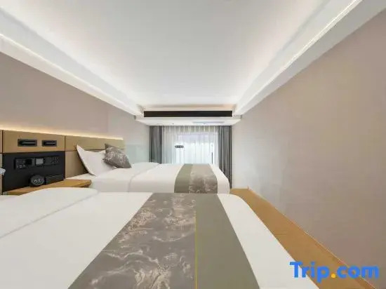 Kunming Greenman Hotel (Guangfu Road Wujiaba Subway Station)