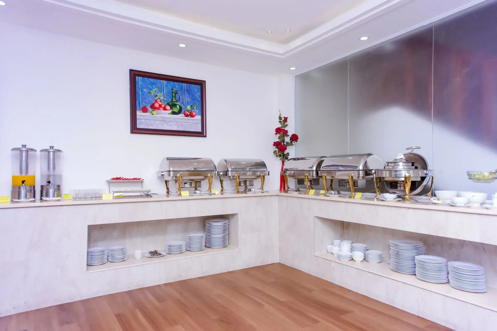 Airport Saigon Hotel - Gần ẩm thực đêm chợ Phạm Văn Hai