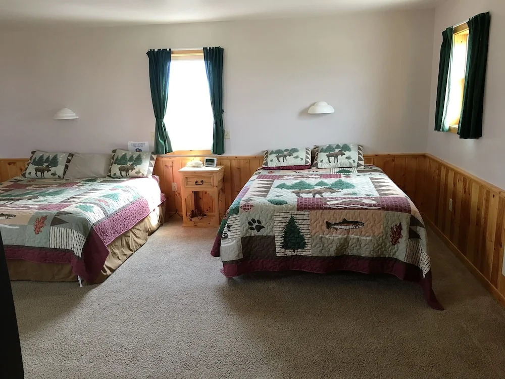 Tenderfoot Cabins & Motel