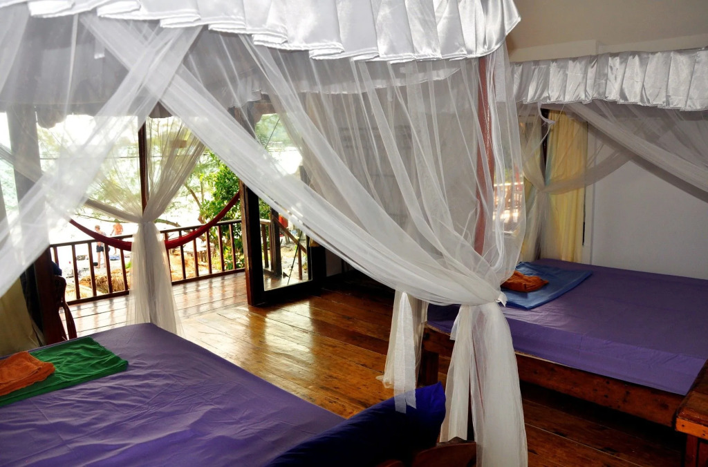 White Beach Bungalows