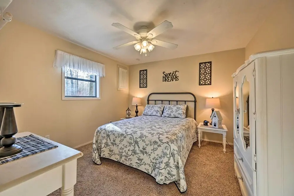 Pet-friendly 'shady Oaks' Broken Bow Gem w/ Patio!