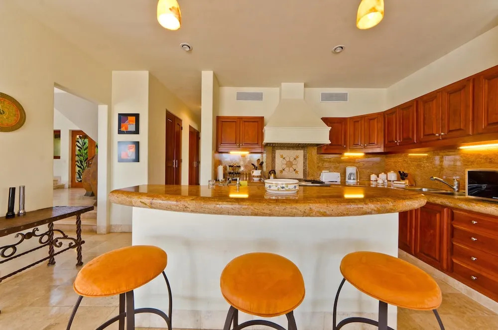 3,000 Sq. Ft. Villa With Beach Club Access: Villa de Phoenix