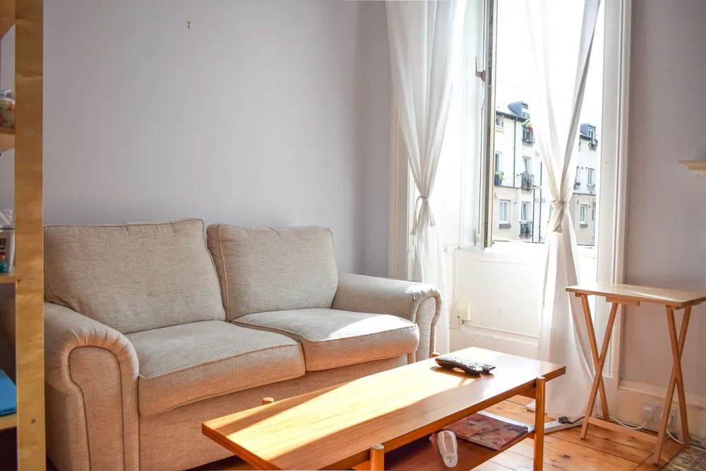 Bright 1 Bedroom Apartment in Edinburgh